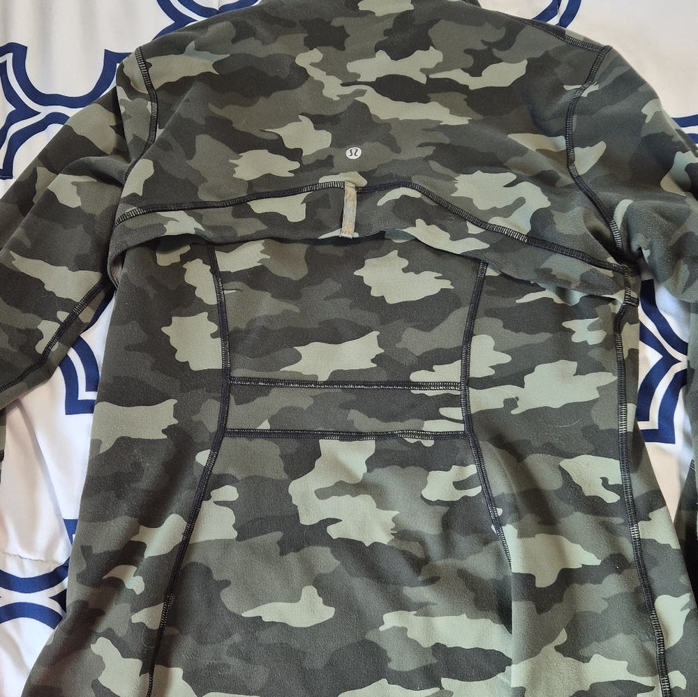 Lululemon Heritage Camo Define Jacket Size 12 - Picture 5 of 6